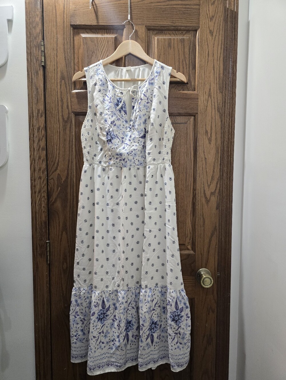 Old Navy Blue White Floral Maxi Dress L Tassel Tie Smocked Boho
